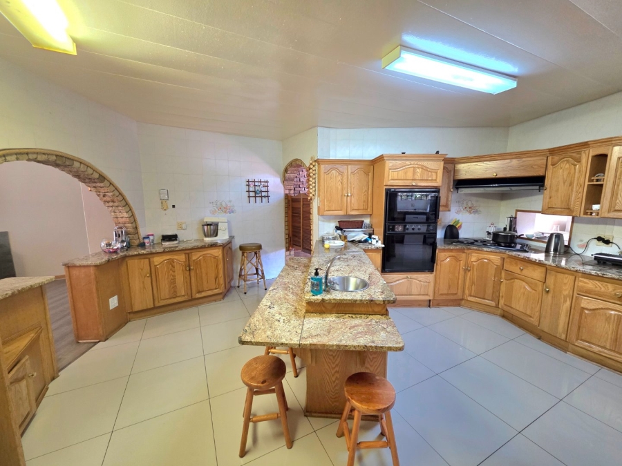 5 Bedroom Property for Sale in La Provance Free State